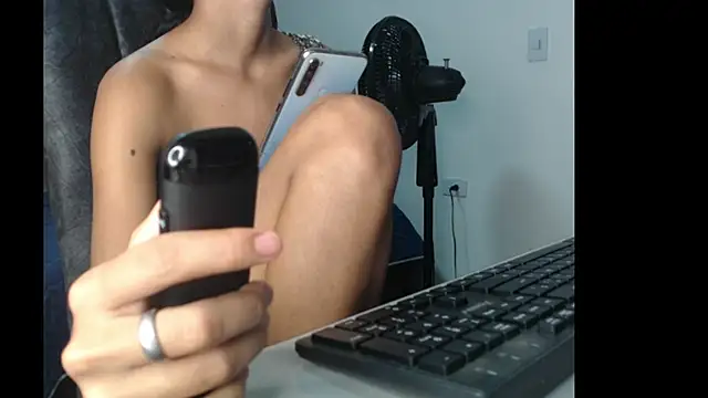 Snapshot of britan69 chatting on February 2026 12:07:01 AM britan69 online show from February 2026 12:07:01 AM