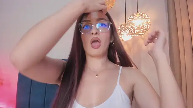 AndraCyruss online show from March 2026 11:42:02 PM