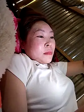 Yiyoongg online show from April 2026 06:30:01 AM