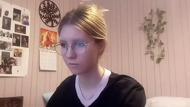 Snapshot of RunawayBr1de chatting on February 2026 02:51:01 PM RunawayBr1de online show from February 2026 02:51:01 PM