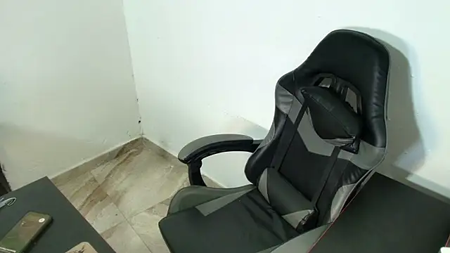 Snapshot of Xanderstone00 chatting on February 2026 07:43:01 PM Xanderstone00 online show from February 2026 07:43:01 PM