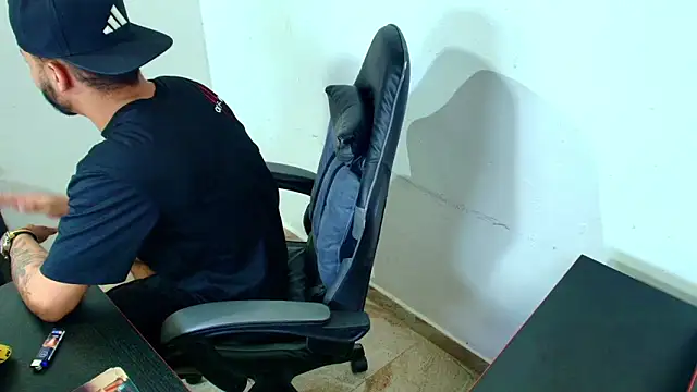 Xanderstone00 online show from March 2026 05:28:02 PM