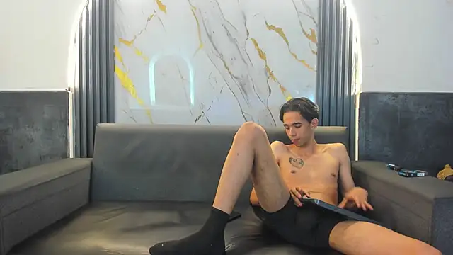 Isaak 26 online show from March 2026 11:11:01 PM