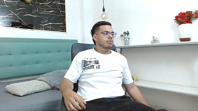 Snapshot of Trevor_Ash chatting on February 2026 03:33:01 AM Trevor Ash online show from February 2026 03:33:01 AM