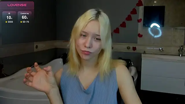 Snapshot of EmilyTrase chatting on February 2026 01:06:01 AM EmilyTrase online show from February 2026 01:06:01 AM