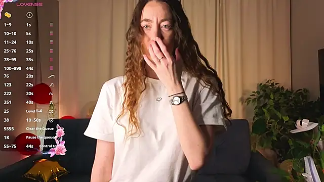 Snapshot of BuenaKaawa chatting on February 2026 01:02:02 AM BuenaKaawa online show from February 2026 01:02:02 AM