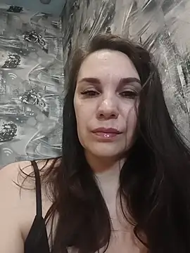 AlisaLowq online show from February 2026 07:13:02 PM