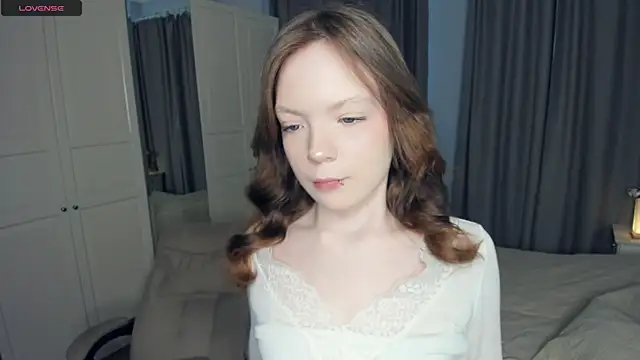 Snapshot of LavenderMitten chatting on April 2026 05:33:02 AM LavenderMitten online show from April 2026 05:33:02 AM