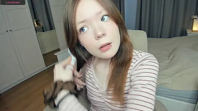 Snapshot of LavenderMitten chatting on April 2026 05:54:02 AM LavenderMitten online show from April 2026 05:54:02 AM