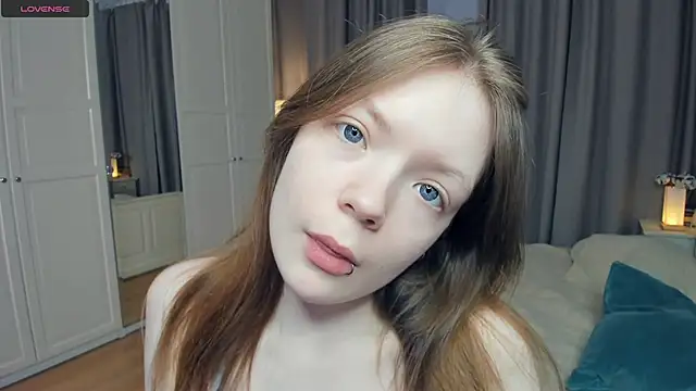 Snapshot of LavenderMitten chatting on April 2026 05:38:01 AM LavenderMitten online show from April 2026 05:38:01 AM