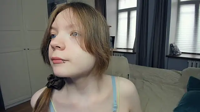 Snapshot of LavenderMitten chatting on April 2026 06:22:02 AM LavenderMitten online show from April 2026 06:22:02 AM