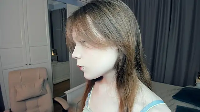 Snapshot of LavenderMitten chatting on May 2026 05:45:01 AM LavenderMitten online show from May 2026 05:45:01 AM