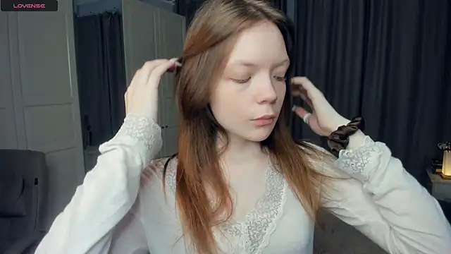 Snapshot of LavenderMitten chatting on May 2026 05:46:01 AM LavenderMitten online show from May 2026 05:46:01 AM