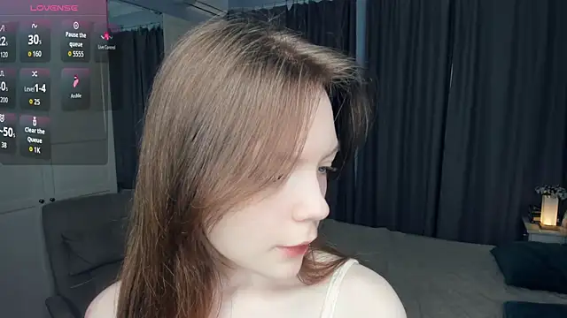 Snapshot of LavenderMitten chatting on May 2026 05:47:01 AM LavenderMitten online show from May 2026 05:47:01 AM