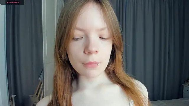 Snapshot of LavenderMitten chatting on May 2026 05:46:02 AM LavenderMitten online show from May 2026 05:46:02 AM