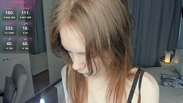 Snapshot of LavenderMitten chatting on May 2026 05:38:01 AM LavenderMitten online show from May 2026 05:38:01 AM