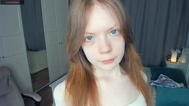 Snapshot of LavenderMitten chatting on May 2026 05:38:02 AM LavenderMitten online show from May 2026 05:38:02 AM