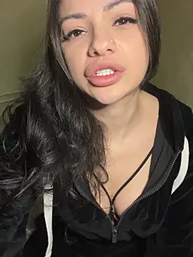 Snapshot of Layana_Ro chatting on February 2026 08:35:01 PM Layana Ro online show from February 2026 08:35:01 PM