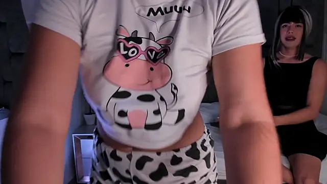 Snapshot of TrioTemptation_OS chatting on February 2026 08:32:01 AM TrioTemptation OS online show from February 2026 08:32:01 AM