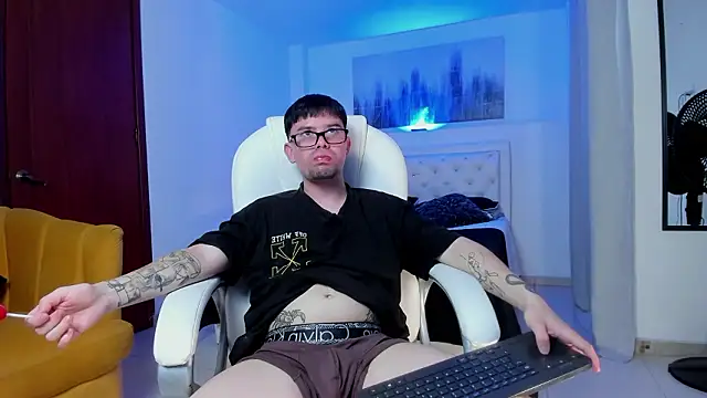 Snapshot of KaiStein chatting on February 2026 07:19:02 PM KaiStein online show from February 2026 07:19:02 PM