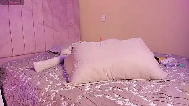 Snapshot of Ashley_Beaomunt chatting on April 2026 01:41:01 PM Ashley Beaomunt online show from April 2026 01:41:01 PM