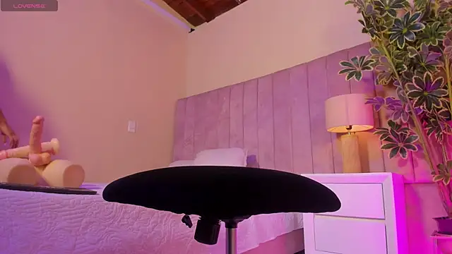 Snapshot of Ashley_Beaomunt chatting on April 2026 11:17:01 AM Ashley Beaomunt online show from April 2026 11:17:01 AM