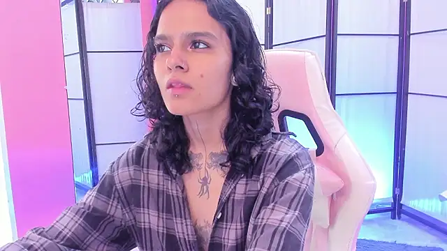 Snapshot of Julianne_7 chatting on February 2026 07:32:02 PM Julianne 7 online show from February 2026 07:32:02 PM