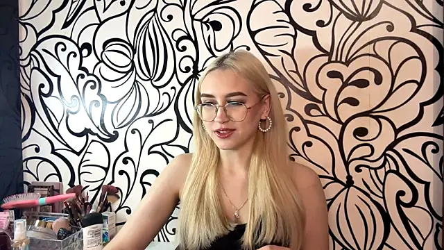 Kat Catherine online show from February 2026 12:58:01 PM