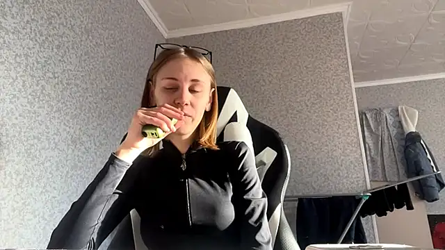 Snapshot of Sweety_Burger chatting on February 2026 12:15:01 PM Sweety Burger online show from February 2026 12:15:01 PM