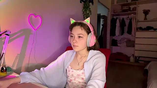 Snapshot of SlunkRear chatting on February 2026 10:17:01 PM SlunkRear online show from February 2026 10:17:01 PM