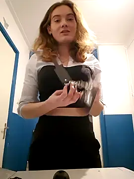 sweetsophie69 online show from March 2026 06:15:02 PM