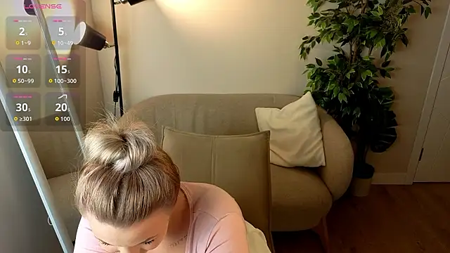 Snapshot of AngellDreamss chatting on February 2026 10:33:01 PM AngellDreamss online show from February 2026 10:33:01 PM