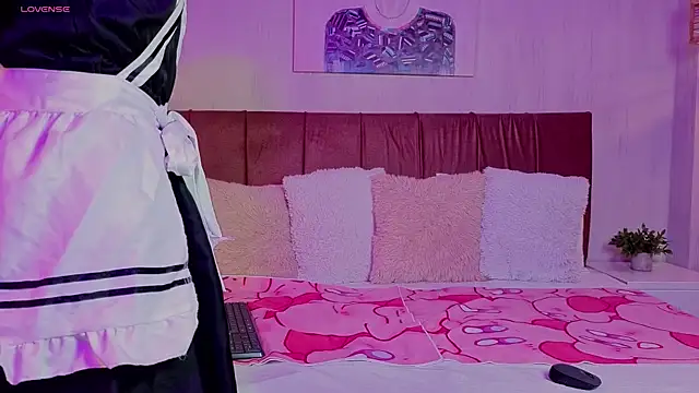 emma wilder  online show from April 2026 07:14:01 PM