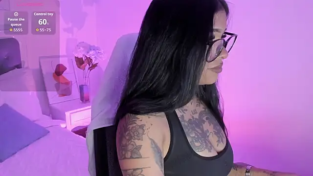 Snapshot of Aisha_Haddad chatting on February 2026 03:19:02 PM Aisha Haddad online show from February 2026 03:19:02 PM