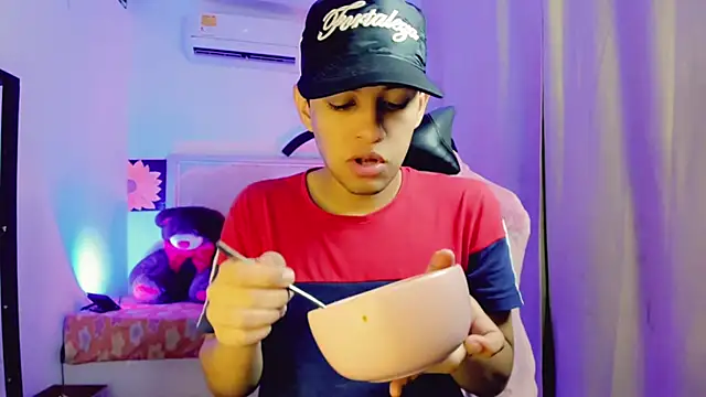 Top and bottom online show from April 2026 08:48:01 PM