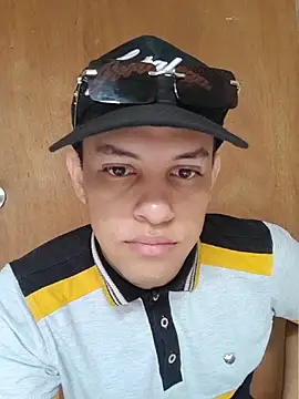 Top and bottom online show from June 2026 10:01:02 PM