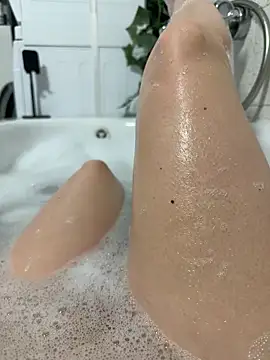 Ninimaus online show from April 2026 07:26:01 PM