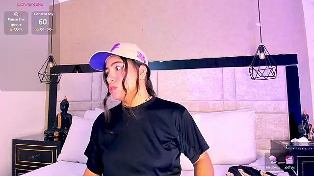 CloheBell online show from April 2026 07:22:01 PM