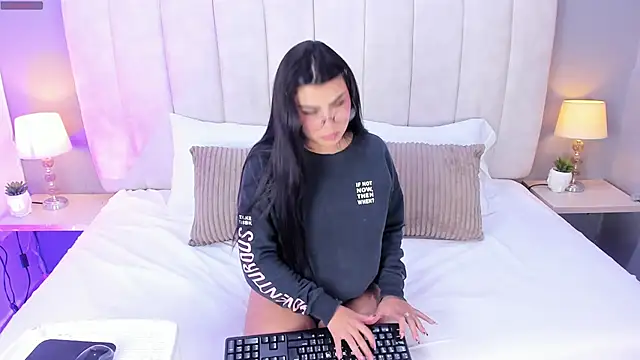 Snapshot of EmyWalton_ chatting on February 2026 12:16:01 PM EmyWalton online show from February 2026 12:16:01 PM