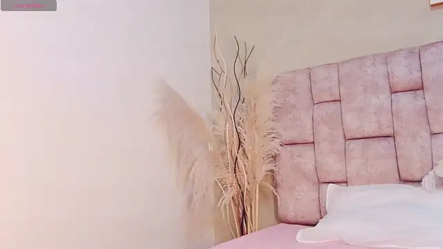 Snapshot of MelanyStone_ chatting on May 2026 01:05:02 PM MelanyStone online show from May 2026 01:05:02 PM