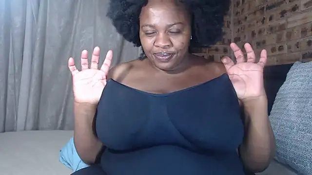 BIGBOOTYXX29 online show from November 2025 06:53:02 PM