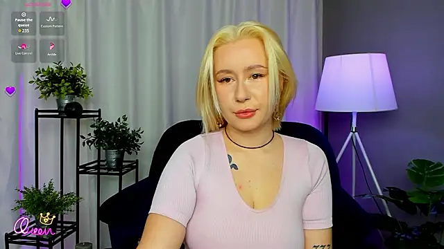 Snapshot of Emily__Bliss chatting on February 2026 08:43:01 PM Emily Bliss online show from February 2026 08:43:01 PM