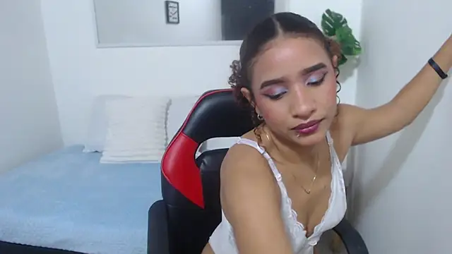 Snapshot of Alice_Grinnerk chatting on February 2026 02:35:01 PM Alice Grinnerk online show from February 2026 02:35:01 PM