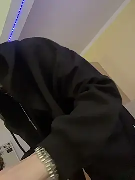 Milli-Kiss online show from February 2026 02:02:01 PM