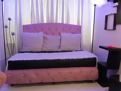 Aurora Ellis  online show from February 2026 01:20:01 PM