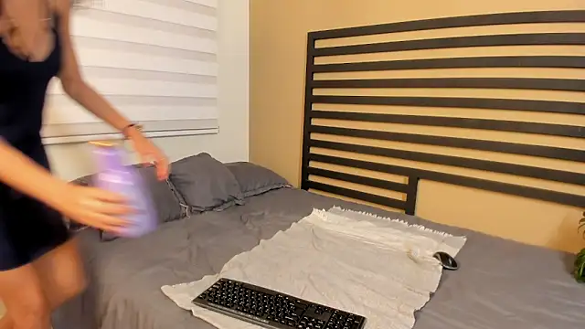 Snapshot of Tamia_25 chatting on February 2026 12:01:02 PM Tamia 25 online show from February 2026 12:01:02 PM