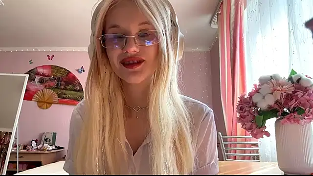 Snapshot of MelissaZaria chatting on April 2026 06:51:01 AM MelissaZaria online show from April 2026 06:51:01 AM