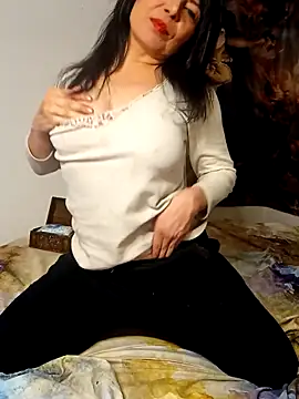 Snapshot of MadamBell chatting on March 2026 03:17:01 PM MadamBell online show from March 2026 03:17:01 PM