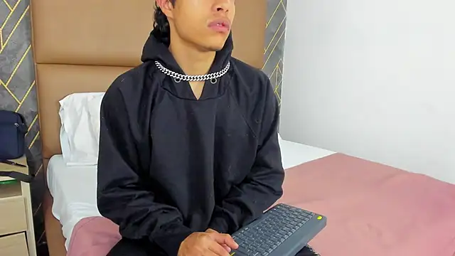 Escanor Hot online show from March 2026 08:15:02 PM