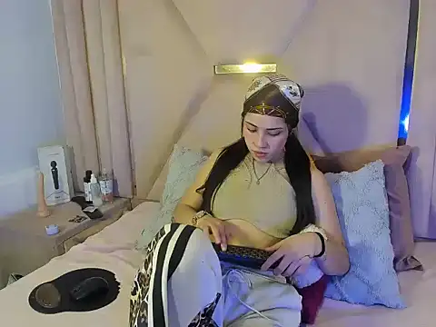 ElaSalvatorehh online show from April 2026 01:11:01 PM